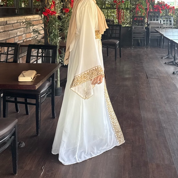 Elegant White & Gold Embroidered Abaya Dress - Picture 3 of 14
